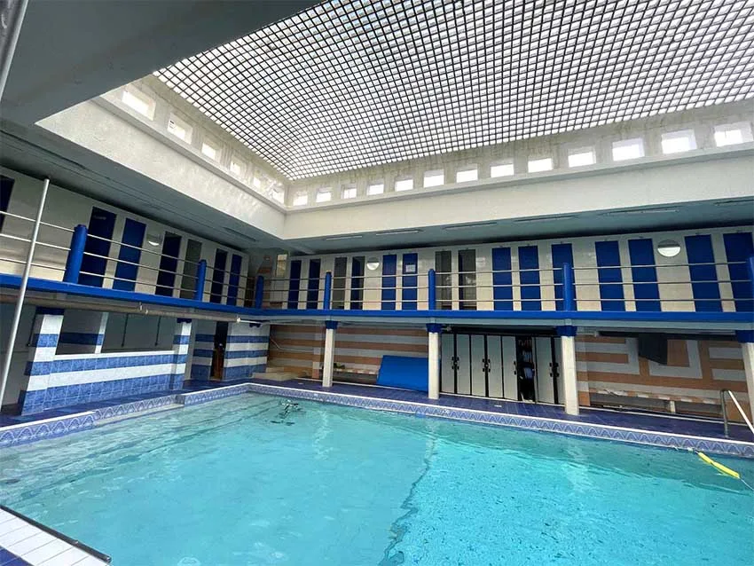 piscine oberkampf et son dome de lumiere small